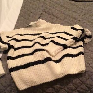 NWT Black N White ribbed crew neck sweater